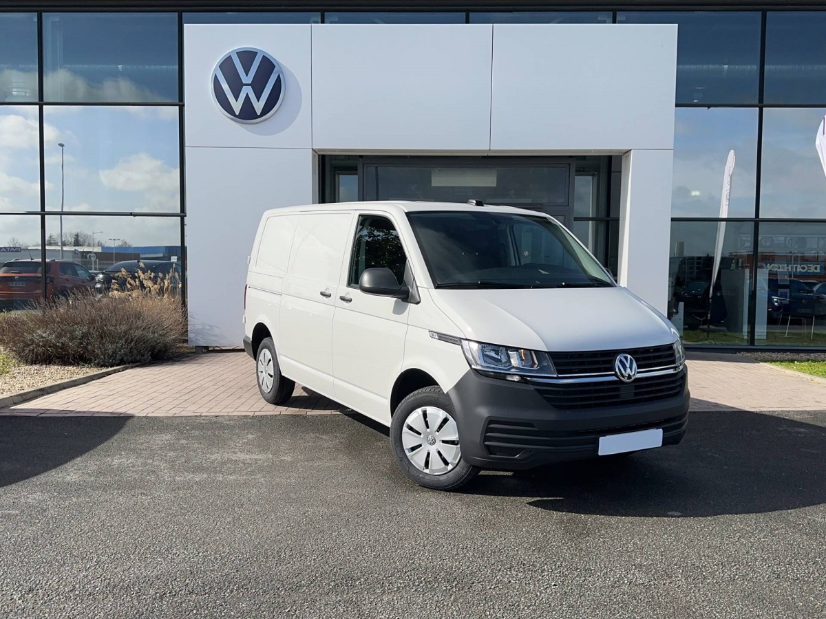 VOLKSWAGEN UTILITAIRES TRANSPORTER 6.1 VAN à Montargis