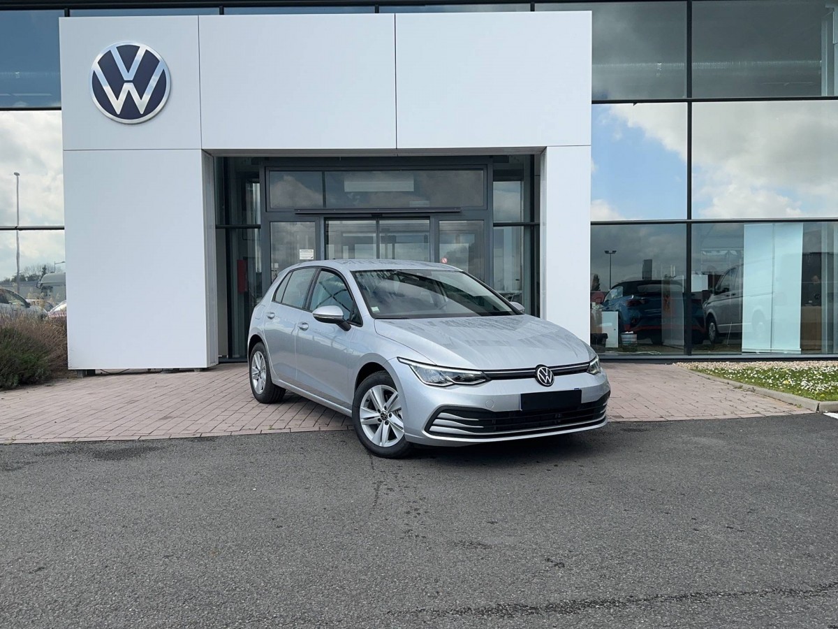 VOLKSWAGEN GOLF à Montargis