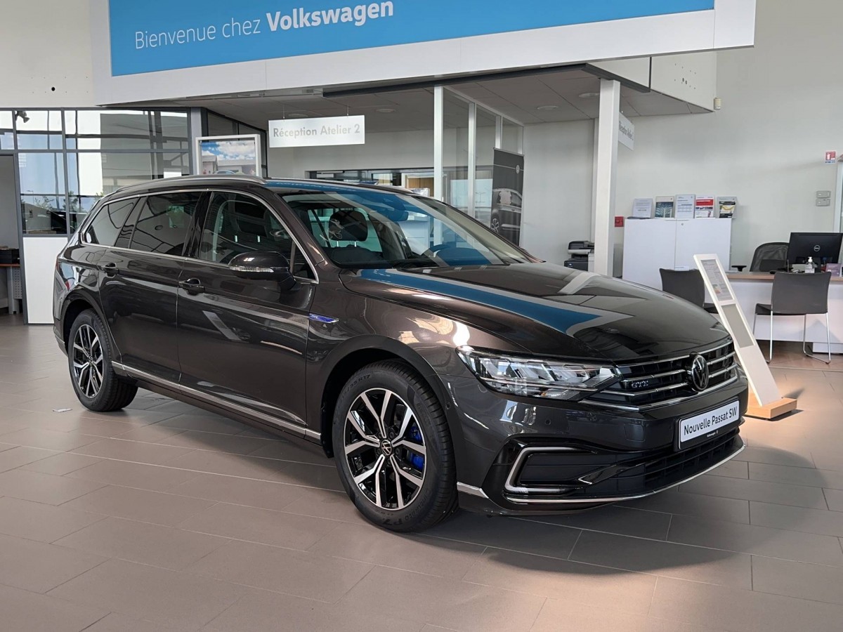 VOLKSWAGEN PASSAT SW à Montargis