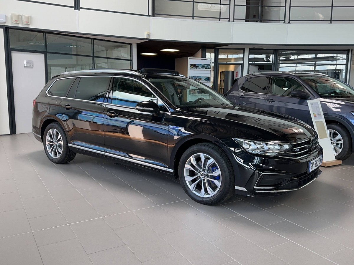VOLKSWAGEN PASSAT SW à Montargis