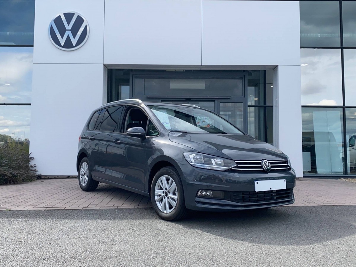 VOLKSWAGEN TOURAN NF à Montargis